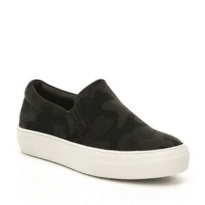 Steve Madden Camo slip ons